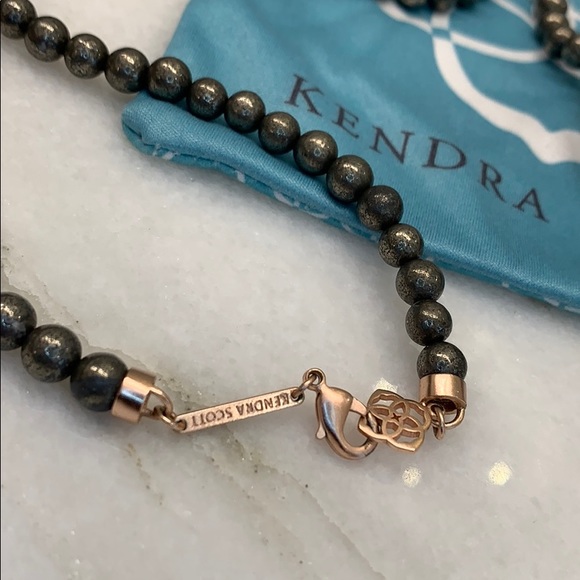 Long beaded necklace - Picture 3 of 4